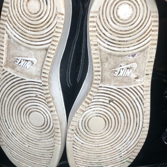 Black Nike Runners Athletic Shoes - Picture 6 of 6